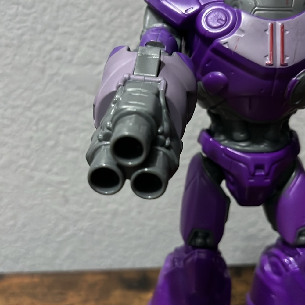 Zorg action figure from Toy story/ Does not include shooting balls from hand - Picture 3 of 13